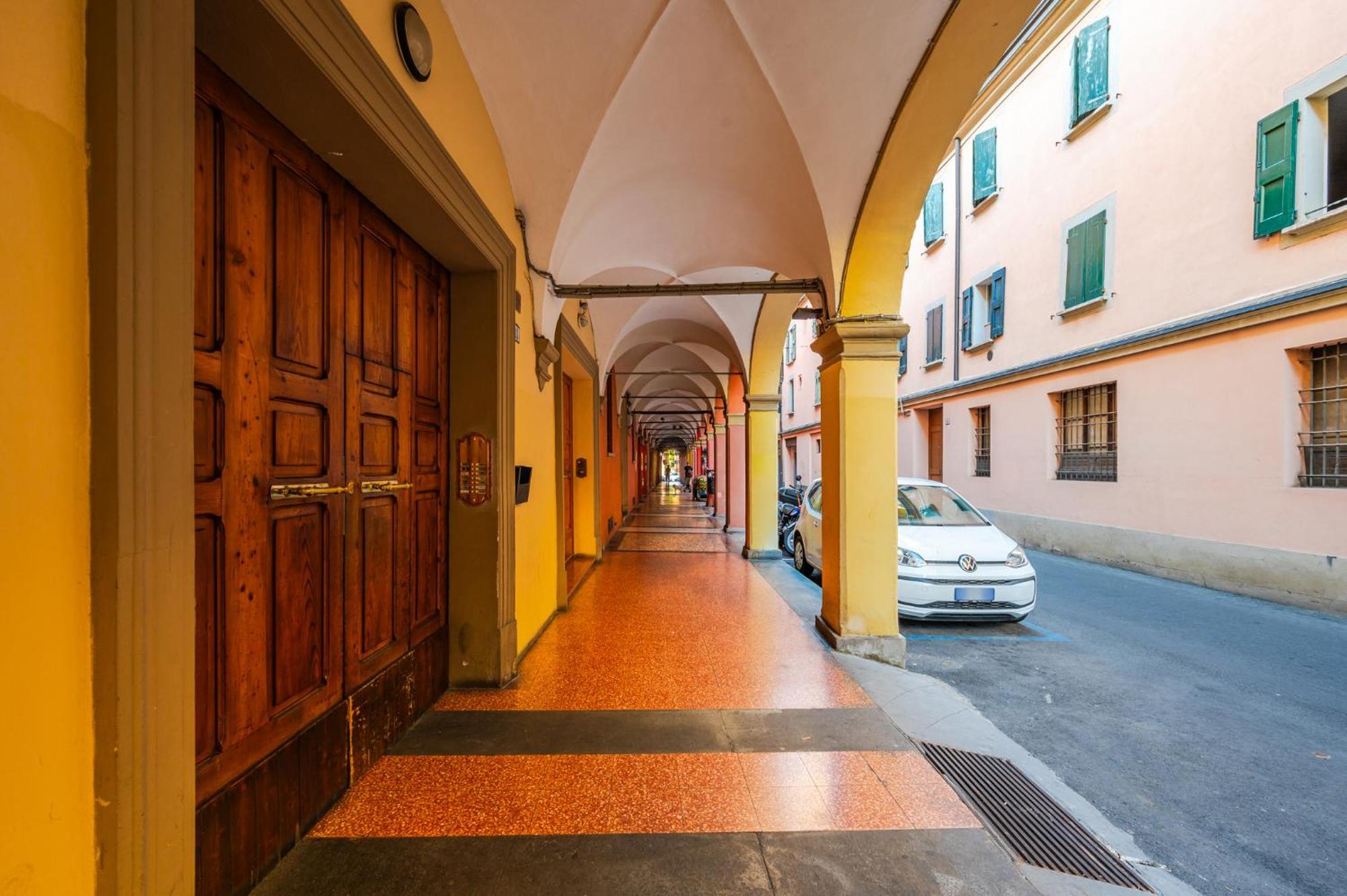 Sui Tetti Di Bologna Centro, Casa Dei Colori — Photos 1